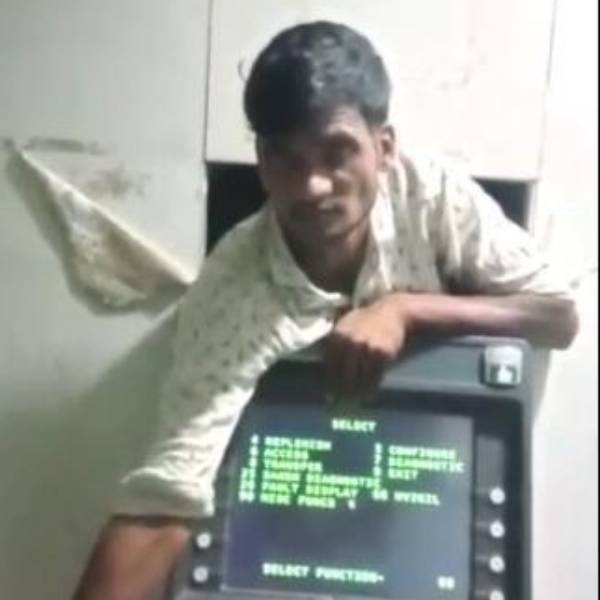 தப்பிய பணம் 