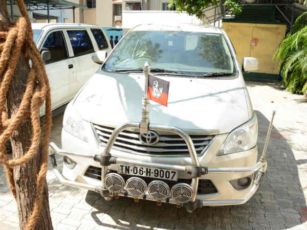 அமைச்சர்களுக்கு இன்னோவா அமைச்சர்களுக்கு இன்னோவா