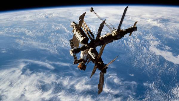 சர்வதேச விண்வெளி நிலையம் சர்வதேச விண்வெளி நிலையம்