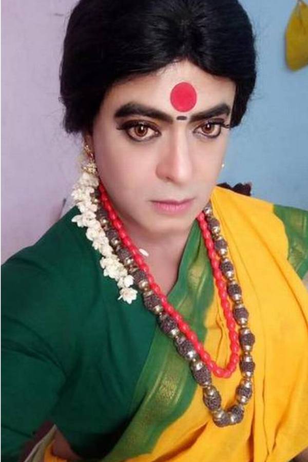 ரெபரன்ஸ் புக்கே இந்த லுக்குதான்