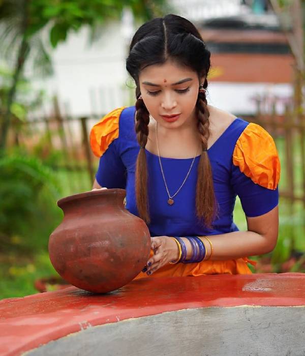 எங்கேயோ பார்த்த மாதிரி இருக்கே 