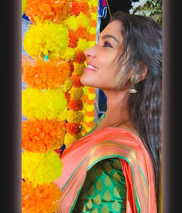 கைகளில் மோதிரம் 