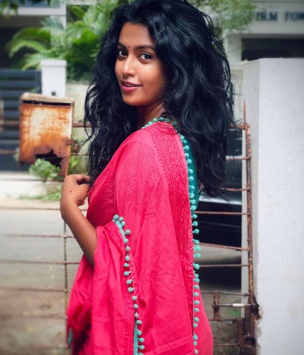 அசத்தும் புடவையின் போட்டோக்கள் 