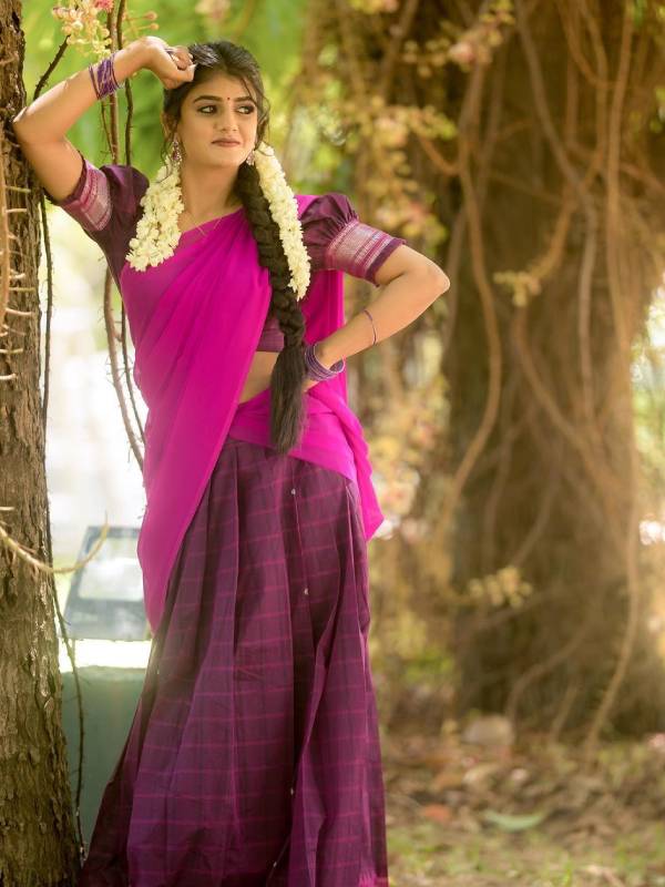 இப்படியே பார்த்துக்கொண்டே இருக்கலாம் போல. . 