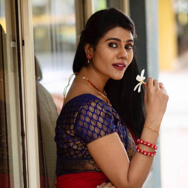 கொண்டாட்டத்தில் ரசிகர்கள் 