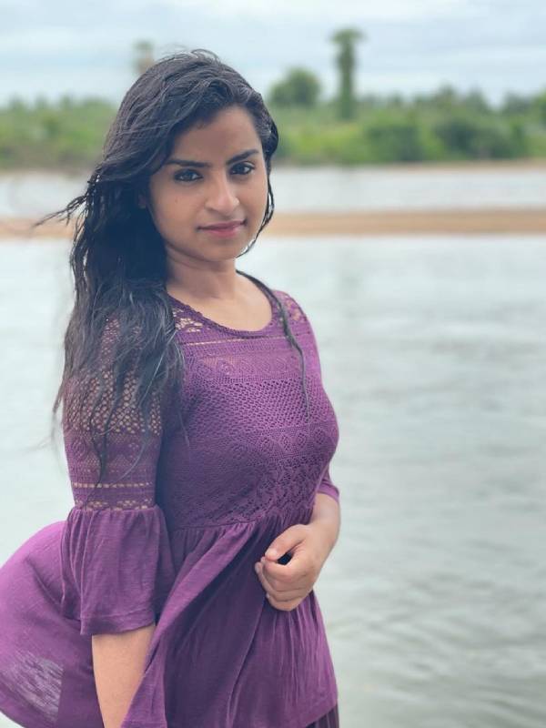 இப்படி பார்க்க முடியல 