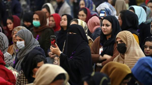 60 ஆப்கானியர்கள் 60 ஆப்கானியர்கள்