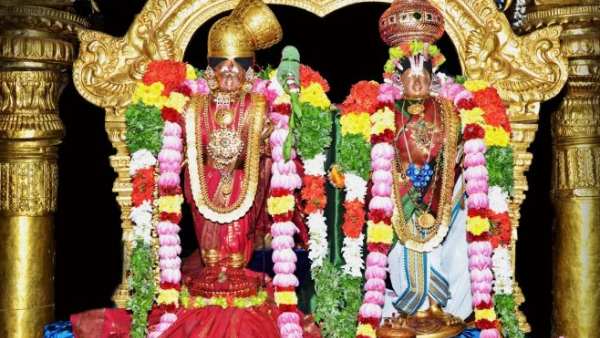  கோவிலுக்கு வெளியே வழிபாடு