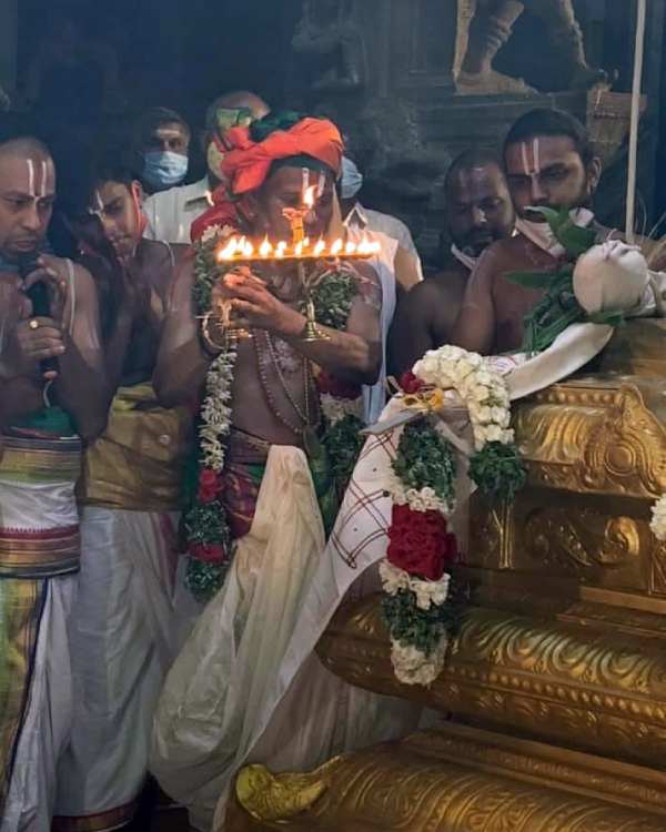 Aadi pooram festival : Srirangam perumal gifted to Pattu vasthiram for Srivilliputhur Aandal 