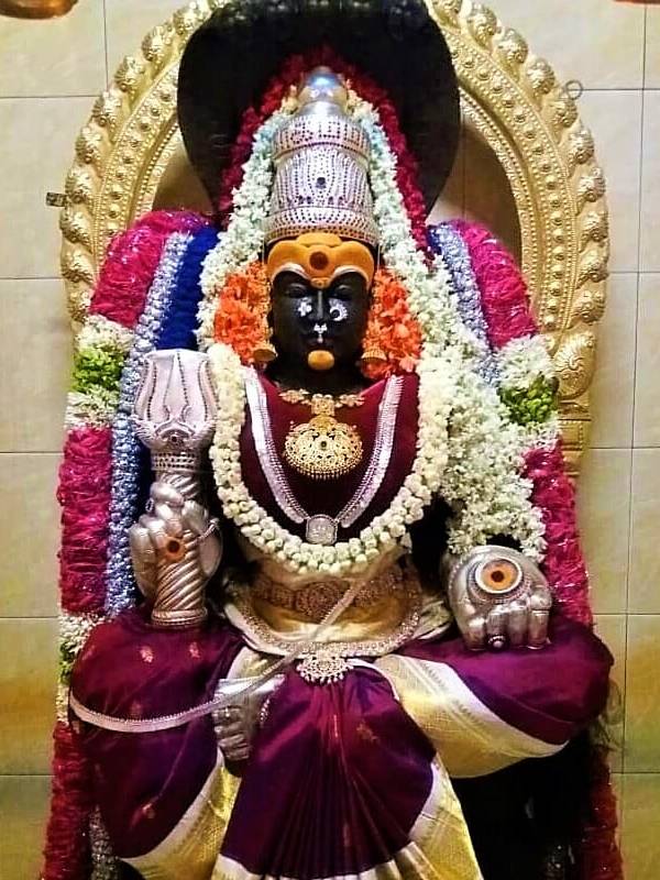 அம்மனுக்கு வளைகாப்பு