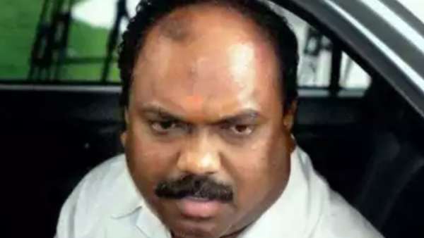 பதவி இழந்த அமைச்சர் 