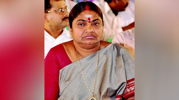 வளர்மதியை பார்த்து அலர்ட்டான போலீஸ் வளர்மதியை பார்த்து அலர்ட்டான போலீஸ்