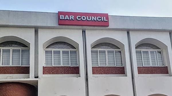 TN Bar Council has ordered that the lawyers involved in the clash at the police station be barred from litigating in courts across Tamil Nadu TN Bar Council has ordered that the lawyers involved in the clash at the police station be barred from litigating in courts across Tamil Nadu