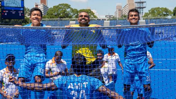 Political and cinema celebrities have been congratulating the historic Indian hockey team 
