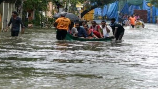 வெள்ளத்தில் தத்தளிப்பு 