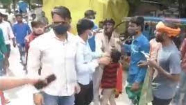 மாறி மாறி புகார் 