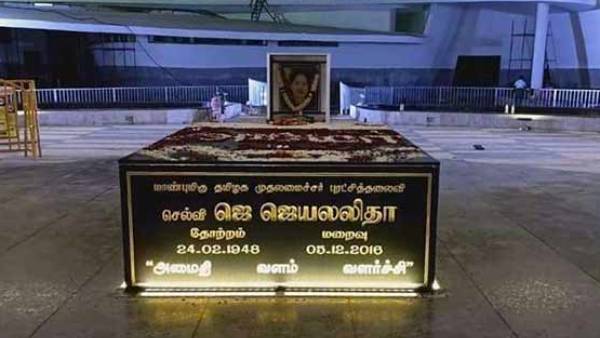 பீனிக்ஸ் பறவை வடிவ நினைவிடம் பீனிக்ஸ் பறவை வடிவ நினைவிடம்