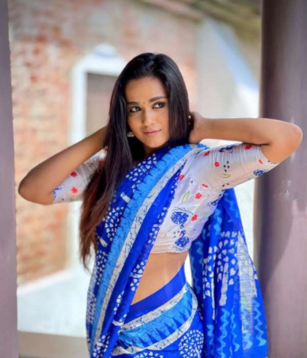 புடவையில் சாச்சுப்புட்டாரே 