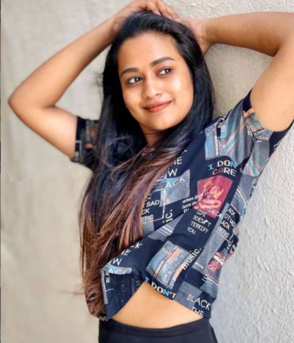 முல்லையாக வாசம் கொட்டுது 