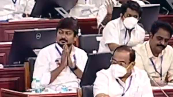 கும்பிட்ட உதயநிதி ஸ்டாலின்