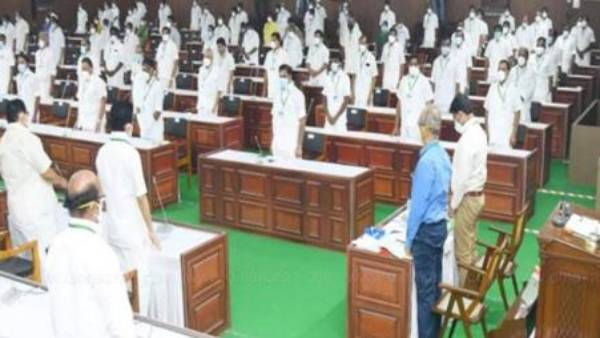 அதிமுக எம்எல்ஏக்கள் வெளியேற்றம் 