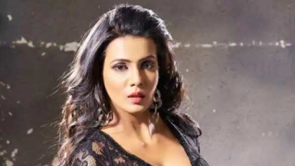 மீரா மிதுன் மீது புகார் 