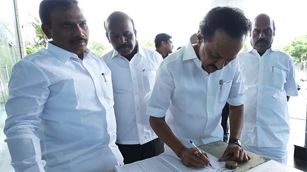 நூற்றாண்டு நூலகம் 