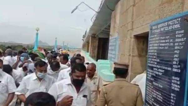 தேனியில் பரபரப்பு 