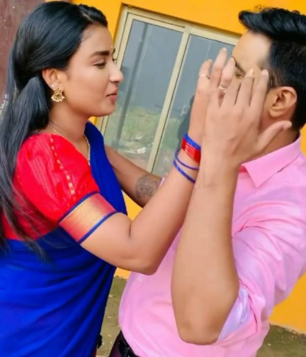 அதே பைக் அதே பாவாடை தாவணி 