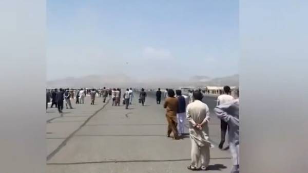 இடம்பிடிக்க போராட்டம் இடம்பிடிக்க போராட்டம்