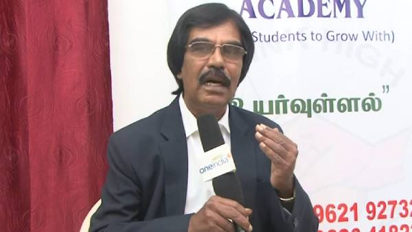 பள்ளிக்கு வரும் மாணவர்கள் 