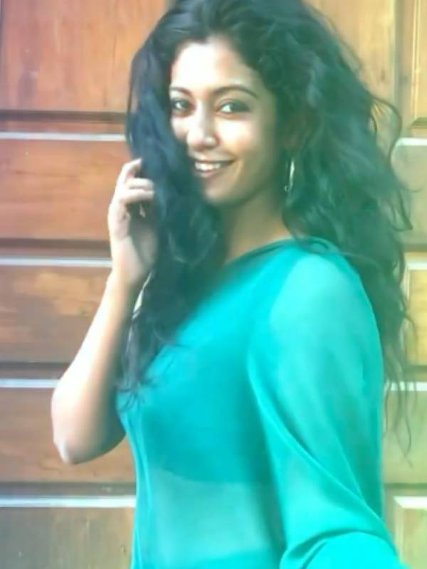 கவிதை பாடும் பேரழகு 