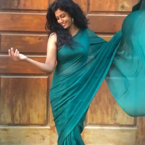 கண்ணால கலக்குகிறார் 