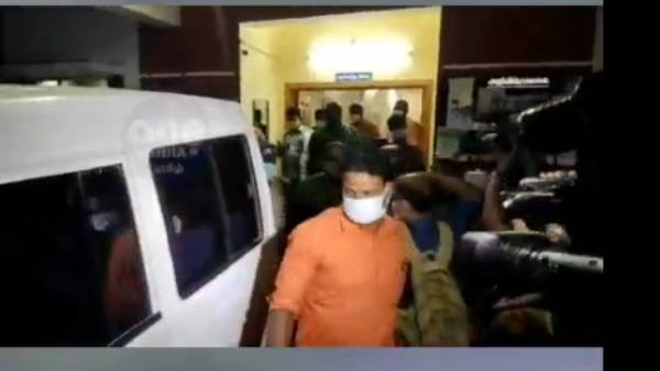 தேஜஸ் சுவாமிகள் கைது 