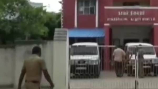 மருத்துவமனையில் அனுமதி