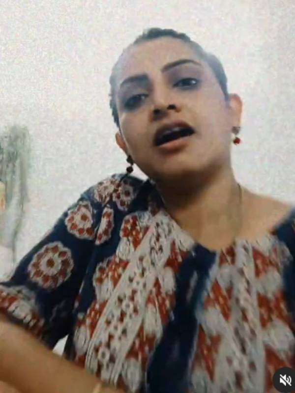 நடிப்பில் பின்னும் தனம் அண்ணி