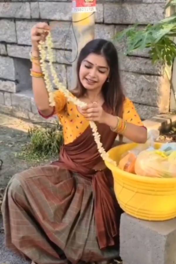 அதைப் பாக்கல இதைத்தான் பார்க்கிறோம் 