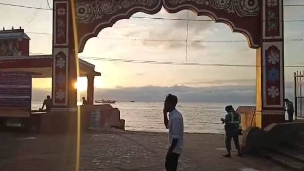 சுற்றுலா பயணிகளுக்கு அறை கொடுக்க தடை 