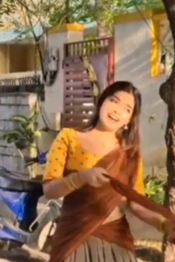 அடடா அழகு அள்ளுதே 