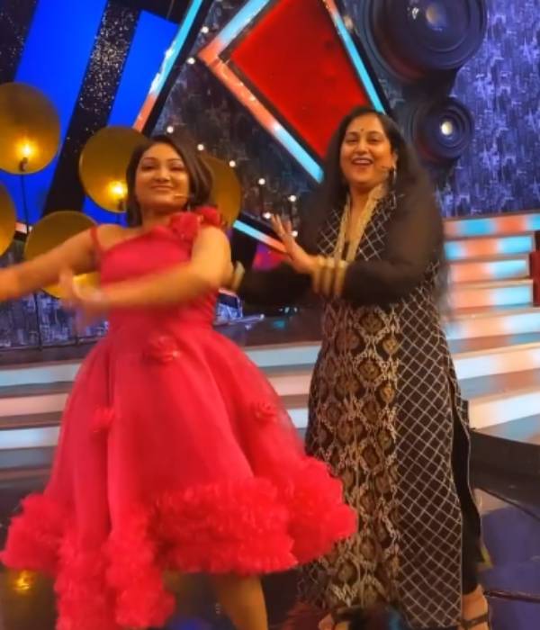 பாத்துக்கிட்டே இருக்கலாம் போல 