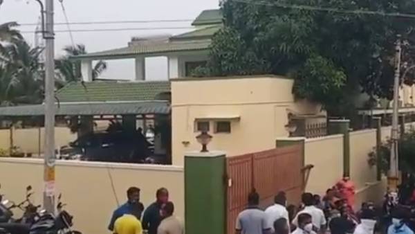 வேலுமணி வீட்டில் ரெய்டு 