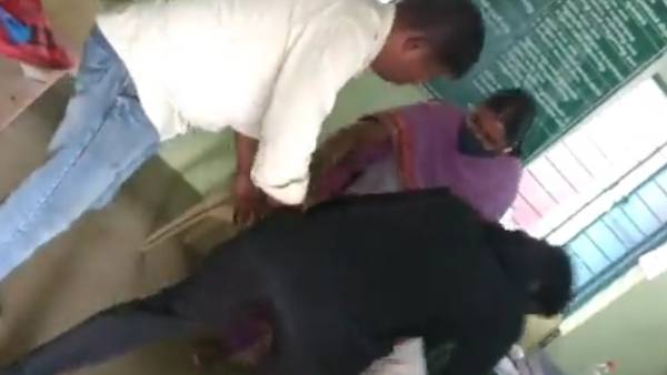கண்ணீர் விட்டு மன்னிப்பு கேட்ட உதவியாளர் கண்ணீர் விட்டு மன்னிப்பு கேட்ட உதவியாளர்