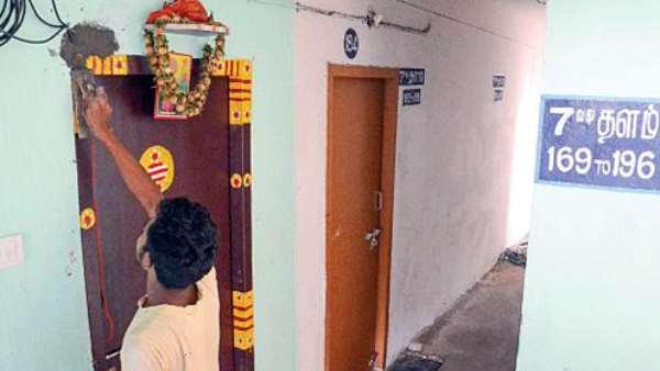 சஸ்பெண்ட் செய்யப்பட்டனர் சஸ்பெண்ட் செய்யப்பட்டனர்