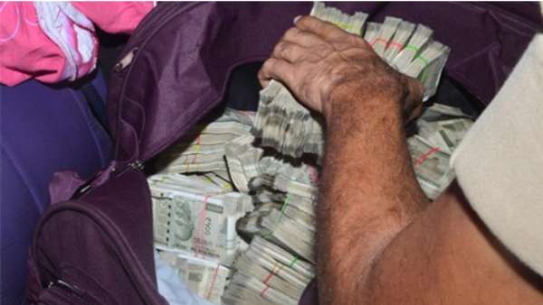 பல்லாயிரம் கோடி ரூபாய் ஊழல்கள் 