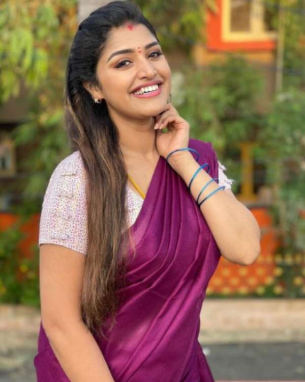 ஸ்லீவ்லெஸ் ஜாக்கெட்டில் தரிசனமா ஸ்லீவ்லெஸ் ஜாக்கெட்டில் தரிசனமா