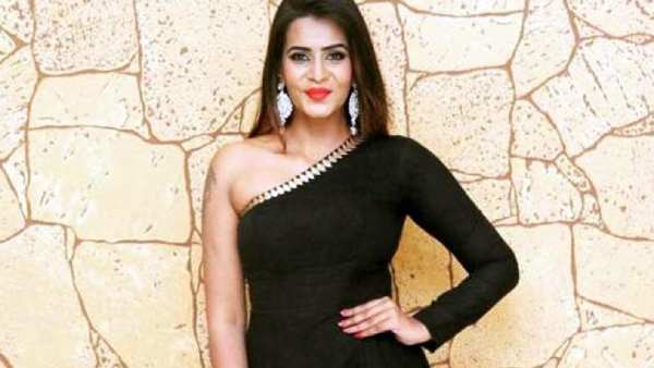 மீரா மிதுன் மீது புகார் மீரா மிதுன் மீது புகார்