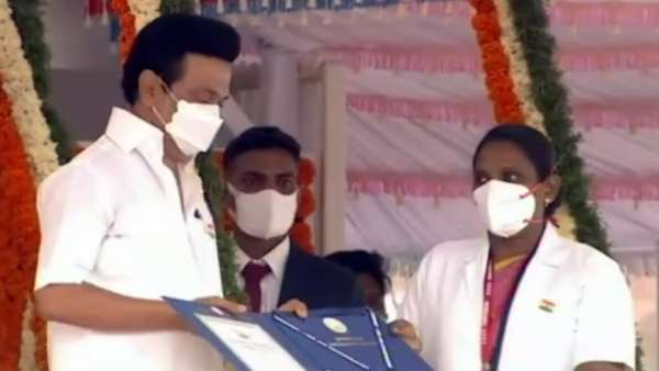 மருத்துவர் சண்முகப்பிரியா மருத்துவர் சண்முகப்பிரியா