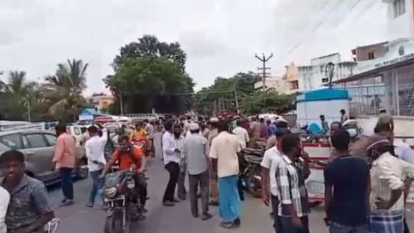 சண்டைக்கோழியால் வந்த சண்டை 