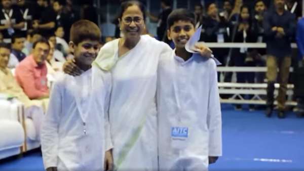 குரலை உயர்த்த வேண்டும் 