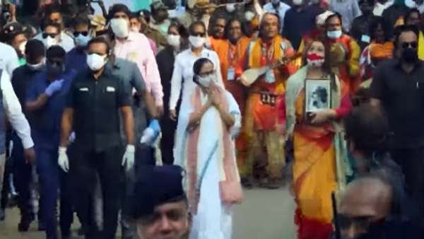 நாடு அனைவருக்கும் சொந்தம் 